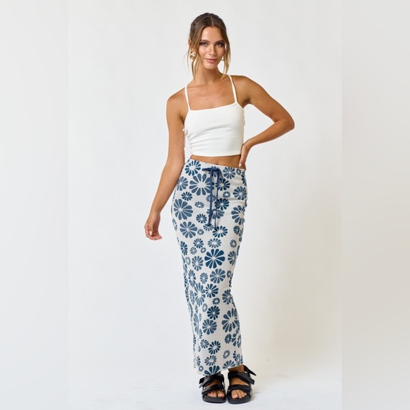 BLUE BLUSH RETRO STYLE FLOWER MAXI SKIRT ❤️NEW COLLECTION IN STORES❤️ - Picture 1 of 3